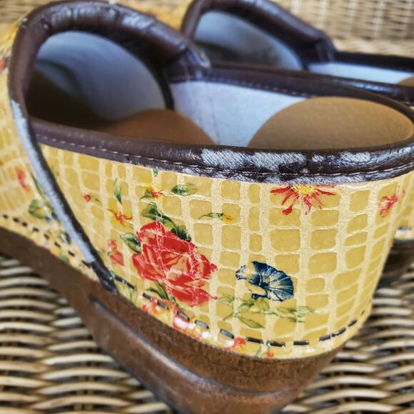 Dansko Yellow Floral Clogs Alligator Crocodile Comfort Women's Size 38 US 7.5-8 - Picture 8 of 10